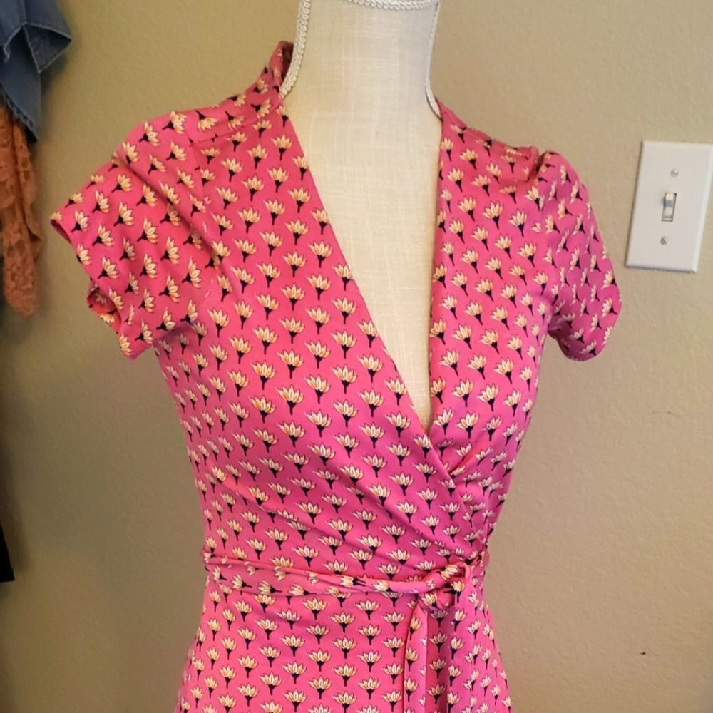 EUC DIANE VON FURSTENBERG  silk wrap dress Size 0